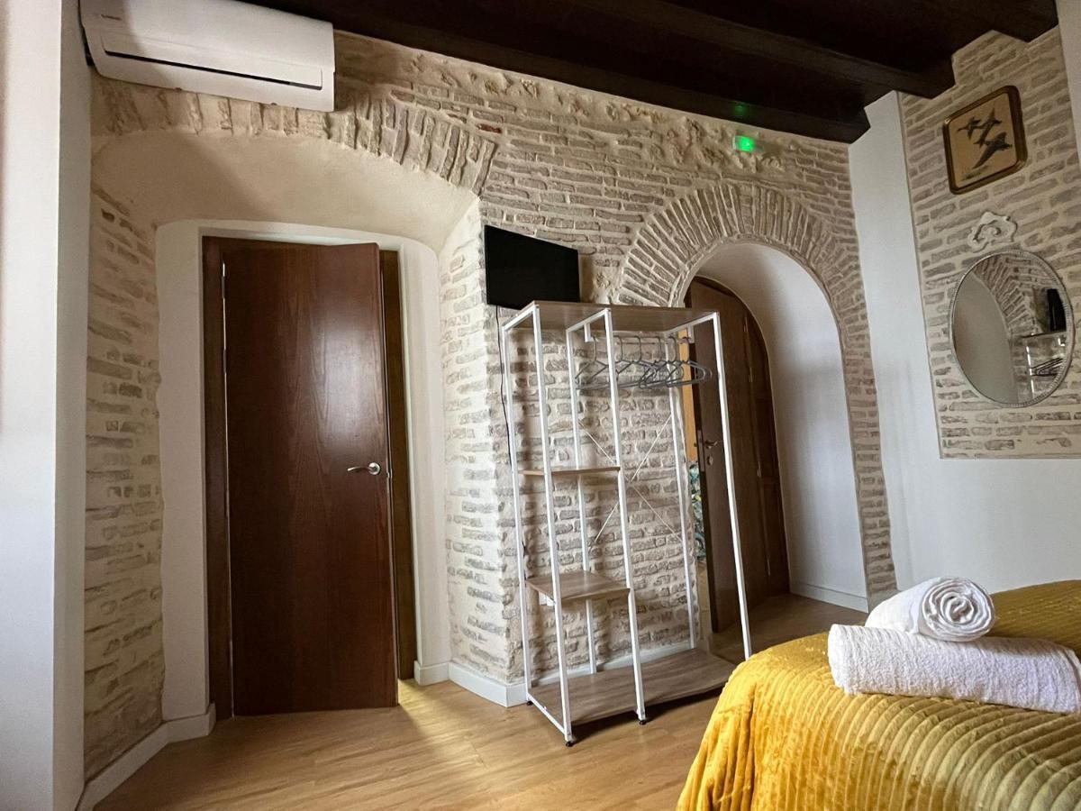 Clarisas Suites Carmona  Buitenkant foto