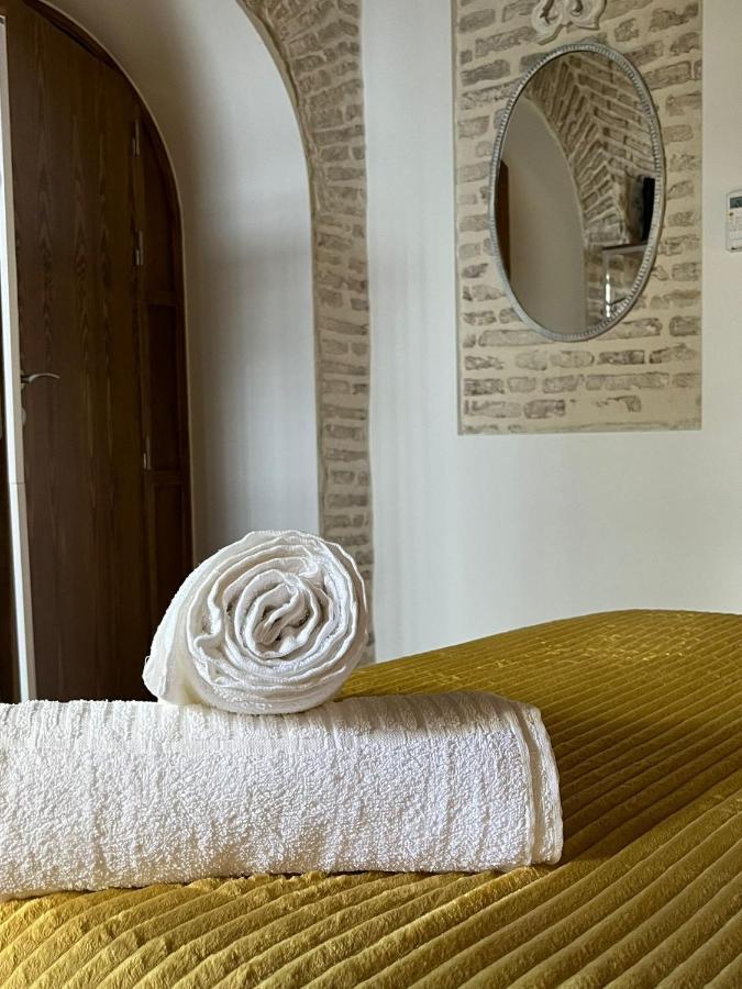 Clarisas Suites Carmona  Buitenkant foto